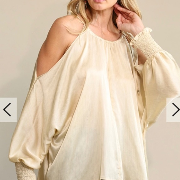 Gigio Tops - Off the Shoulder long sleeves shirt